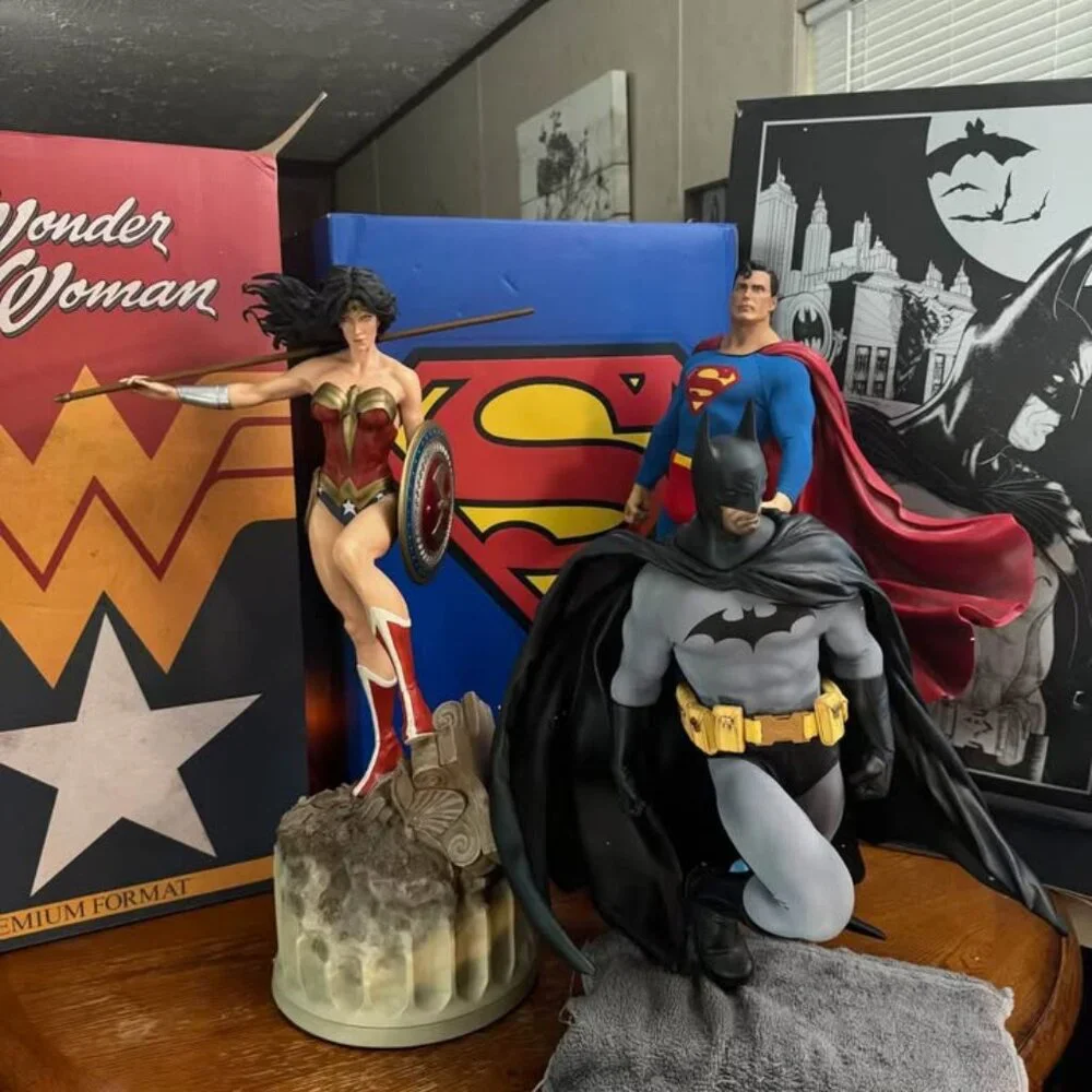 DC Sideshow Collectables - Picture 1 of 9
